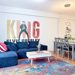 Elvis - The King" Loft - Steps from Main St/Museums (Loft 206)