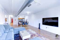 Tribute to Elvis" Loft - Steps from Downtown Attractions (Loft#304)