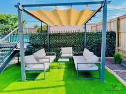 Comfy KING Luxe Studio | FREE Parking & WIFI (Suite 2)