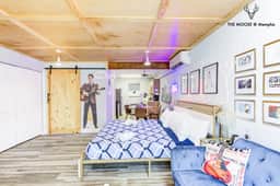 Elvis Presley Suite w/ King Bed & Free WIFI (Suite#4)