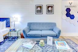 Safe Luxe Studio, FREE Parking & WIFI (Suite 3)