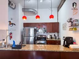Celebrating Graceland" loft - Image 2
