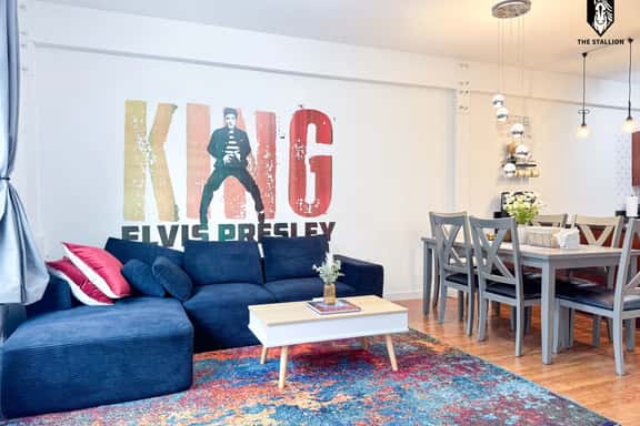 Elvis - The King" Loft - Steps from Main St/Museums (Loft 206) - Image 1