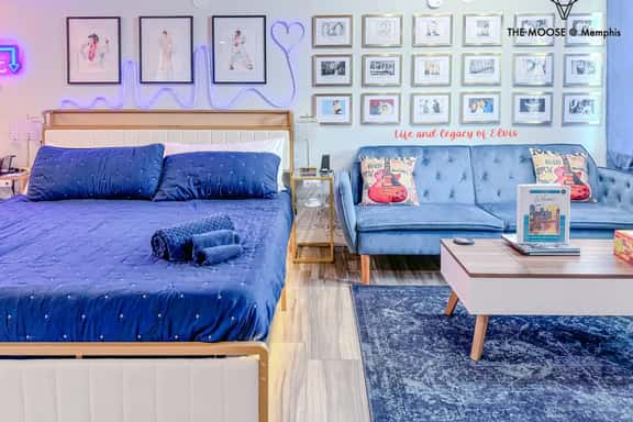 Elvis Presley Suite w/ King Bed & Free WIFI (Suite#4) - Image 1
