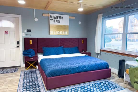 Luxe King Studio w/ Amazing Views ~ Free Parking & WIFI (Suite 1) - Image 1