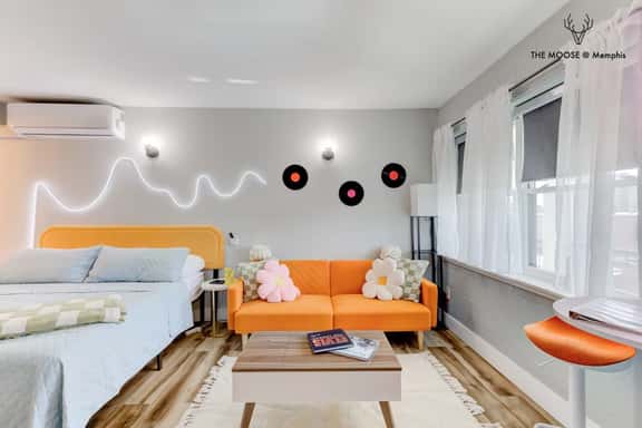 Themed Loft with King Bed, Free Parking & Wi-Fi (Suite 10) - Image 1