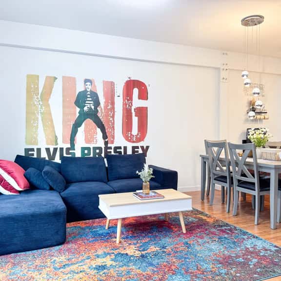 Elvis - The King" Loft - Steps from Main St/Museums (Loft 206) - Image 1