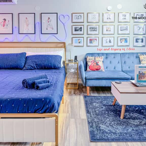 Elvis Presley Suite w/ King Bed & Free WIFI (Suite#4) - Image 1
