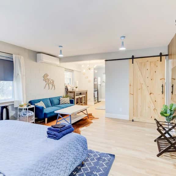 Instaworthy Luxe Loft w/ Amazing View - Free Parking & King Bed (Suite 7) - Image 1