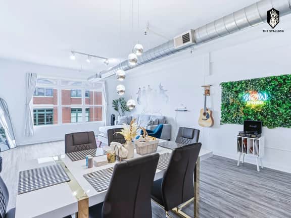 Elvis - The Legend" Loft - Steps from Downtown Attractions (Loft 308)