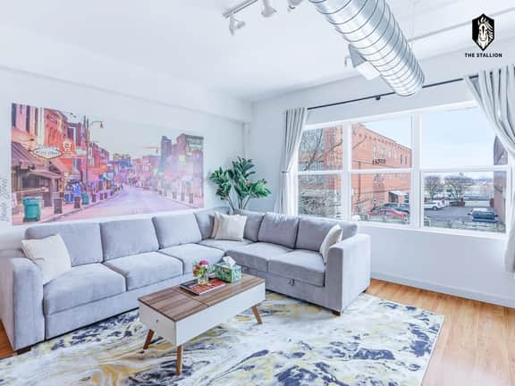 Luxury Spacious 2BD in the heart of the Downtown (Loft 202) - Image 2
