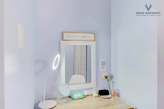 Safe Luxe Studio, FREE Parking & WIFI (Suite 3)