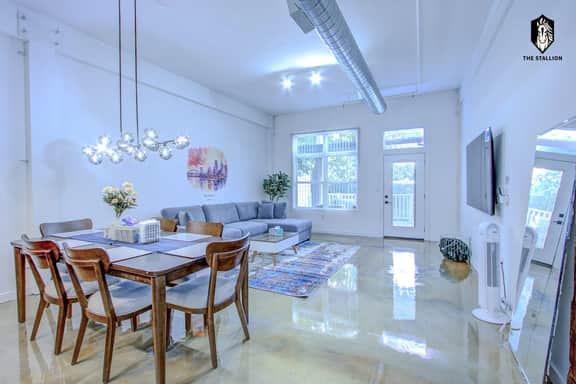 Signature Loft with Private Patio (Loft 101)