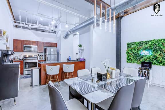Walkable Downtown Location - Luxe Loft w/ free gated parking (Loft #107)