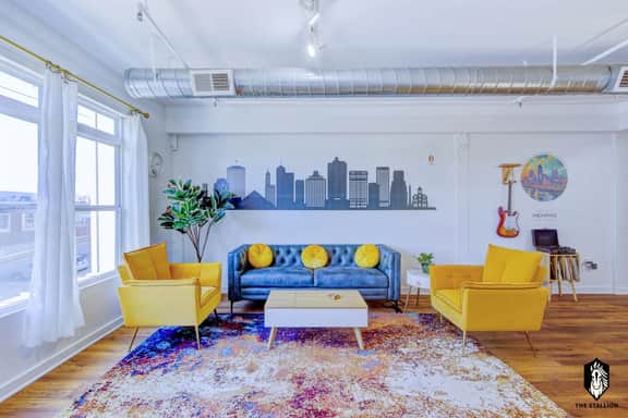 Walkable Downtown Location - Luxe Loft w/ free gated parking (Loft#208)