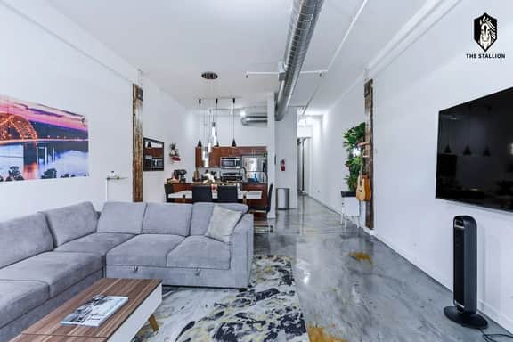 Luxury Spacious 2BD with Patio in the heart of the Downtown (Loft#103) - Image 4