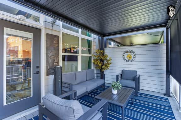 Celebrating Graceland" loft - Steps away from Attractions (Loft 102) - Image 3