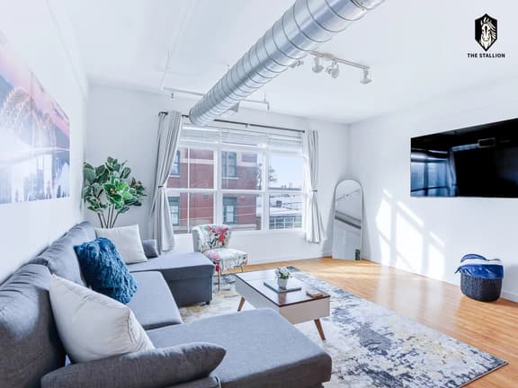 Discover Memphis" Loft - Steps from Downtown Attractions (Loft#307)