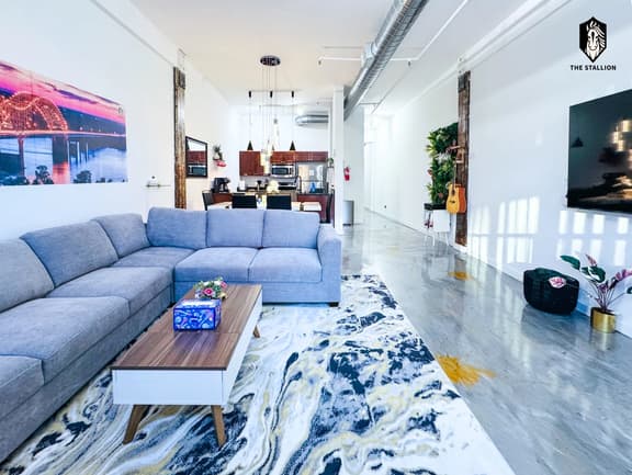 Luxury Spacious 2BD with Patio in the heart of the Downtown (Loft#103)