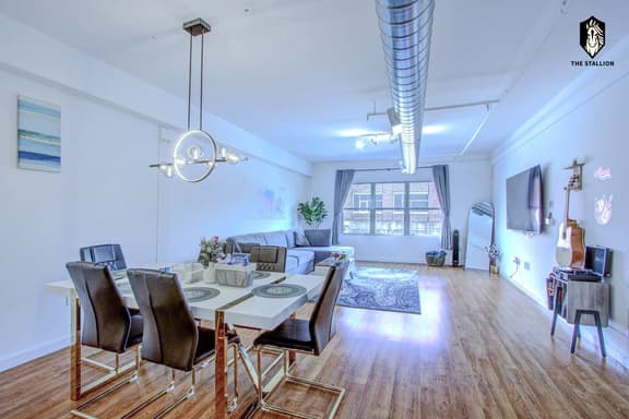 Walkable Downtown Location - Luxe Loft w/ free gated parking (Loft #204)