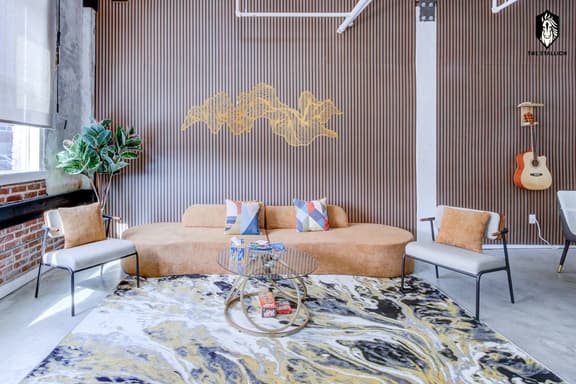 Walkable Downtown Location - Luxe Loft w/ free gated parking (Loft #107)