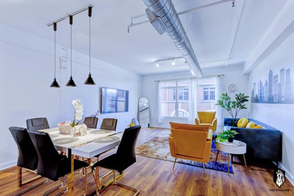 Walkable Downtown Location - Luxe Loft w/ free gated parking (Loft#208)