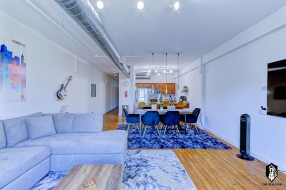 Walkable Downtown Location- Luxe Loft w/ free gated parking (Loft# 301) - Image 1