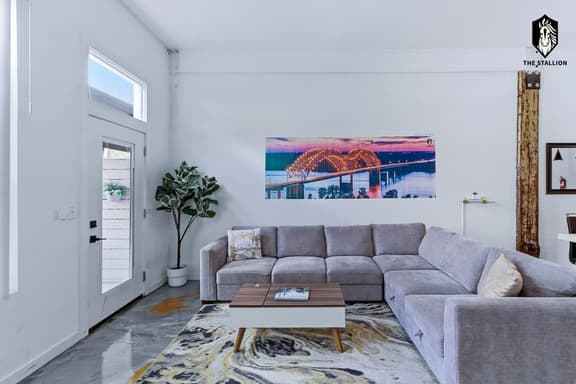 Luxury Spacious 2BD with Patio in the heart of the Downtown (Loft#103) - Image 1